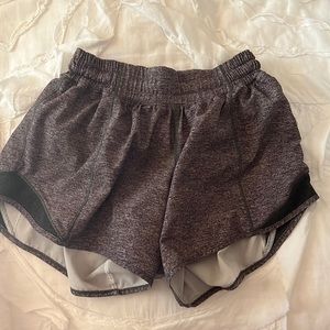 Lululemon hotty hot low rise shorts 4 inch